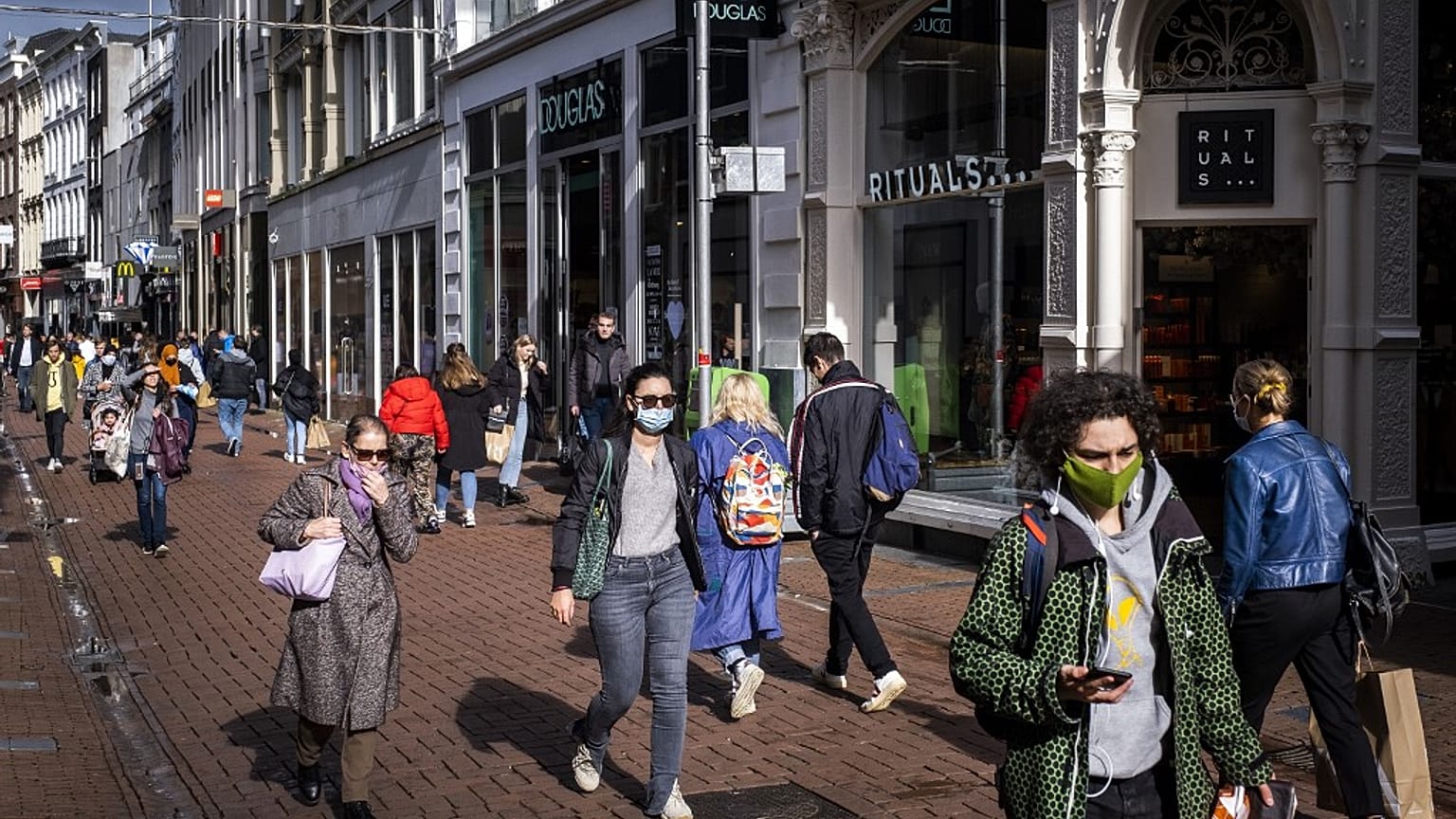 Rua de comércio em Amesterdão
