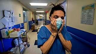 Eines der Gesichter der Pandemie: Krankenschwester Settembrese mit zwei Masken