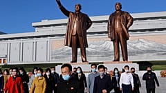 La Corée du Nord "continuera de s'armer", assure Kim Jong Un lors d'un défilé militaire géant