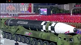 Misil balístico exhibido durante el desfile militar en Corea del Norte