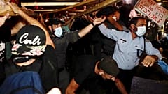 Manifestation contre le Premier ministre israélien, Benjamin Netanyahou à Tel-Aviv, Israël, le 10 octobre 2020.