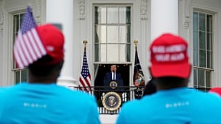 El sábado 10 de octubre decenas de negros y latinos marcharon a favor del mandatario republicano hasta los jardines de la Casa Blanca en Washignton.