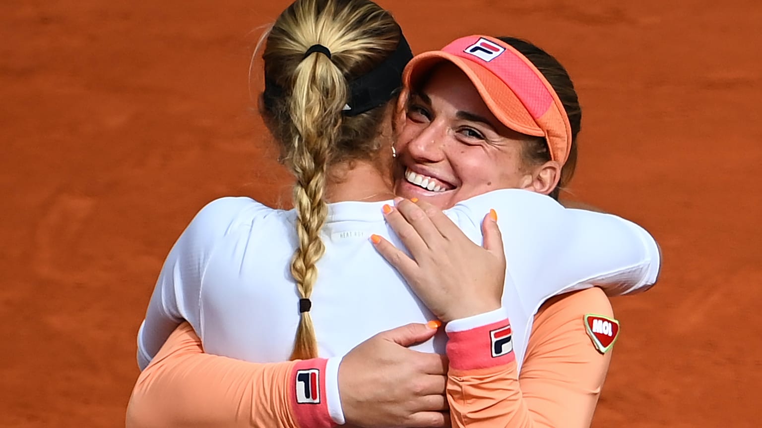 A Babos-Mladenovic páros a párizsi győzelem után