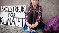 Greta mit ihrem weltberühmten Schild "Schulstreik fürs Klima"