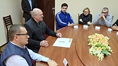 Λευκορωσία: Καταστολής συνέχεια - Συνάντηση Λουκασένκο με έγκλειστους της αντιπολίτευσης