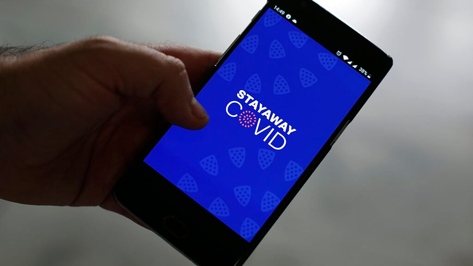 Smartphone mit Covid-App