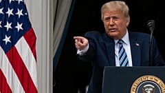 Donald Trump se dit immunisé sur Twitter, le réseau social qualifie le message de trompeur