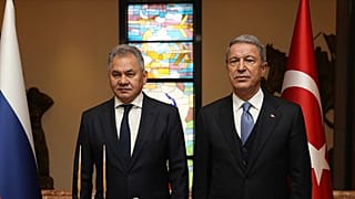 Rusya Savunma Bakanı Sergey Şoygu, Milli Savunma Bakanı Hulusi Akar (sağ) 