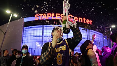 Lakers-Fans feiern 17. Meisterschaft des LeBron-James-Teams