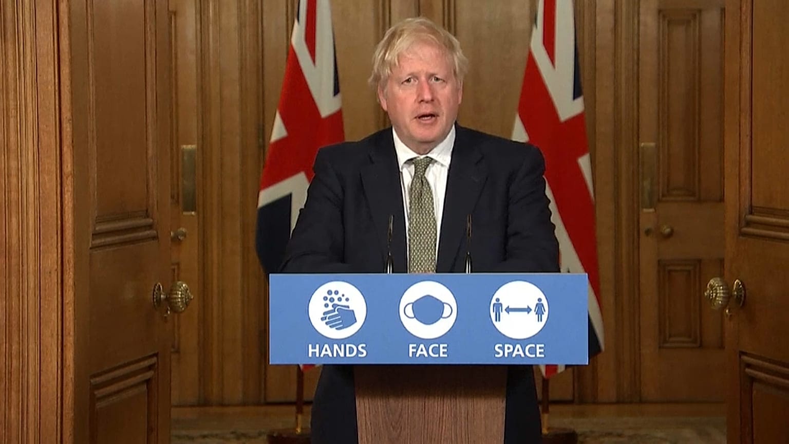 Covid-19, il sistema-Johnson: tre livelli di allerta e restrizioni, Liverpool in lockdown parziale