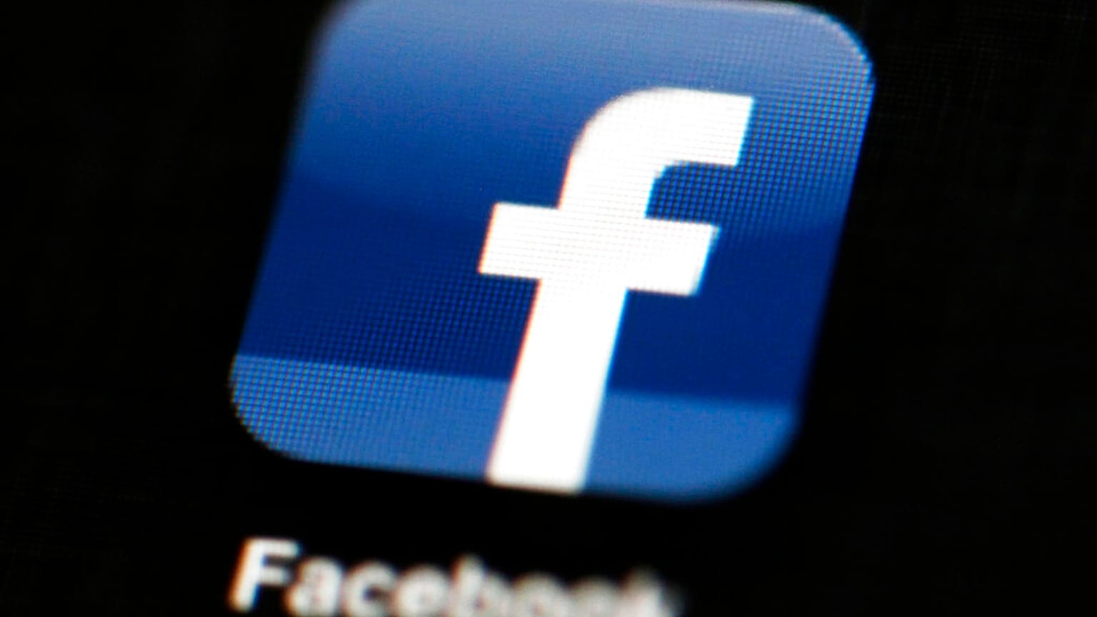 Olocausto, Fb 'banna' i negazionisti: "Incitano all'odio"