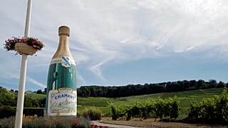 Champagner Werbung am Straßenrand