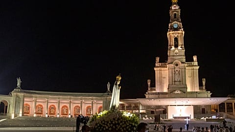 Tausende Gläubige pilgern nach Fátima