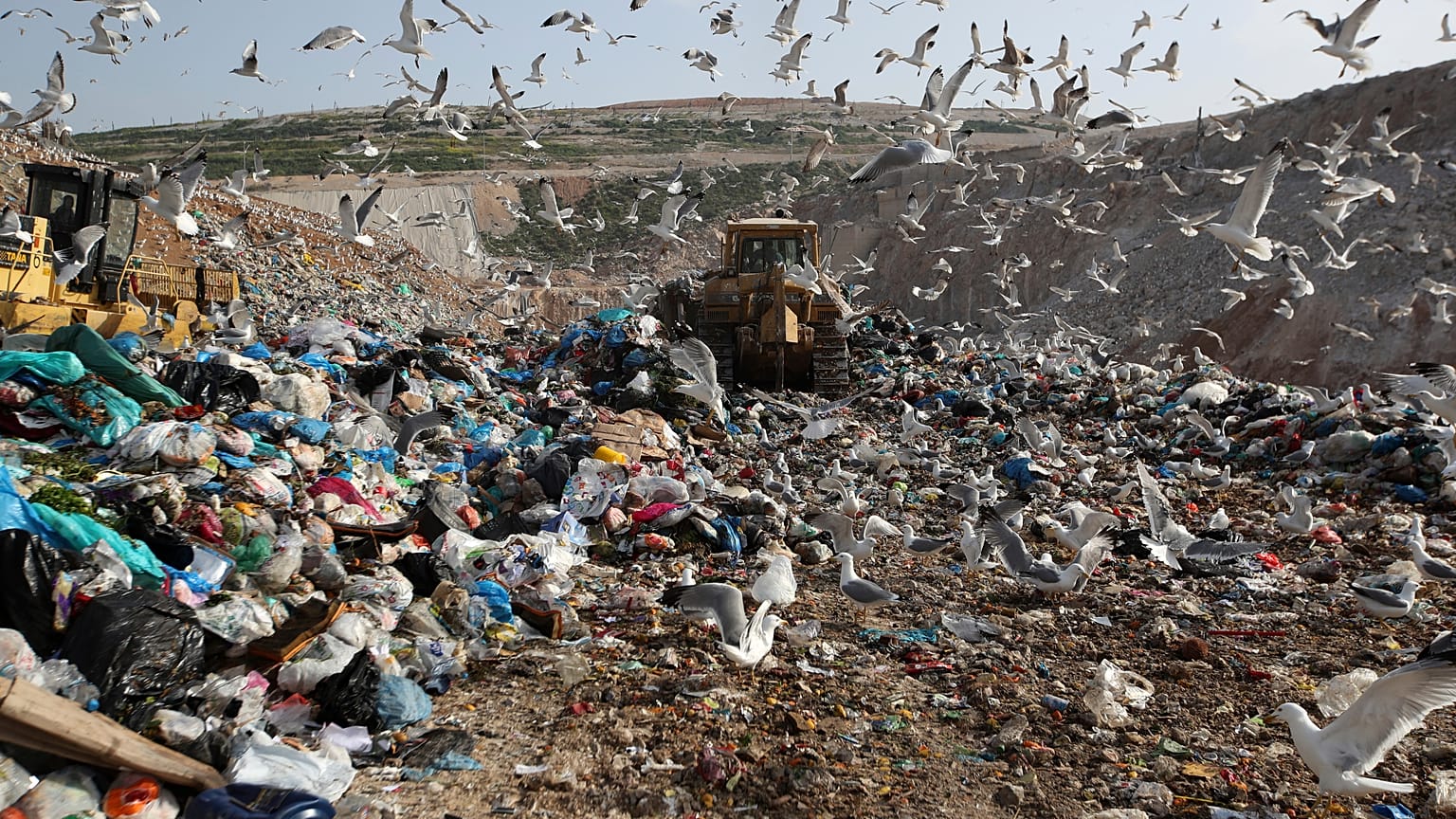 Una foto de 2018 del vertedero de Fyli cerca de Atenas. Grecia es uno de los países europeos con menor índice de reciclaje de plástico.