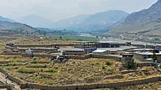 Base militaire du district d'Achin dans la province afghane de Nangarhar, juillet 2020