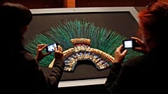 Moctezumas Kopfschmuck im Ethnologischen Museum in Wien, 14.11.2012