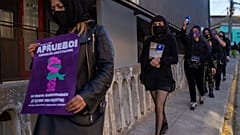 Las Tesis hacen campaña en favor del cambio de Constitución en Chile