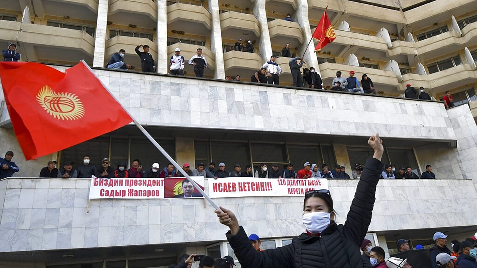 Kirghizistan nel caos: prende il potere il primo ministro