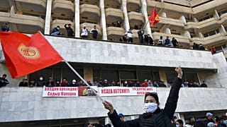 هوادران صدر جبارف، نخست وزیر جدید قرقیزستان که پس از آزادی از زندان به قدرت رسید