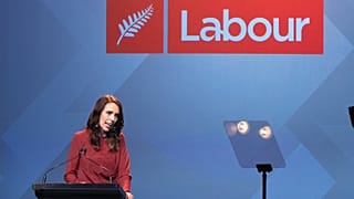 Jacinda Ardern bejelenti győzelmét