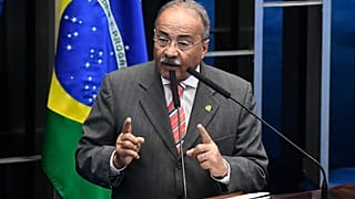 İç çamaşırında nakit para bulunan Senatör Chico Rodrigues.
