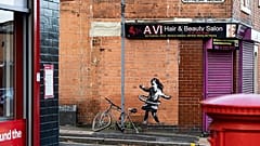 Banksy'nin resmi hesabında yayımlanan son eserinden bir kare.