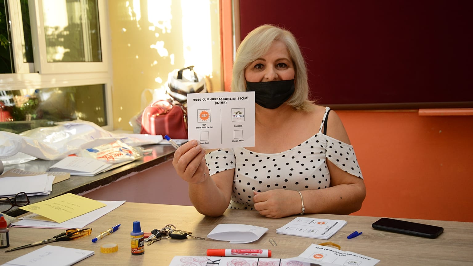 KKTC'de cumhurbaşkanlığı seçiminin ikinci turu için pazar günü oy kullanma işlemi başladı