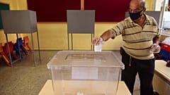 سكان جمهورية شمال قبرص يدلون بأصواتهم