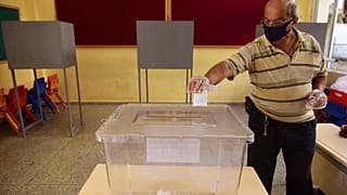 سكان جمهورية شمال قبرص يدلون بأصواتهم