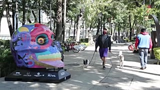 Koponyaszobrok Mexikóban halottak napjára készülve