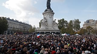 La manifestacón pacífica de este domingo 18 de octubre en la Plaza de la República para honrar la memoria del profesor Paty y condenar el terrorismo. París, Francia.