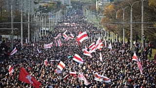 Decenas de miles se reunieron en Minsk una vez más este domingo 18 de octubre para exigir la dimisión del líder autoritario bielorruso.