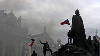 Praga: scontri fra polizia e manifestanti per le restrizioni anti-Covid