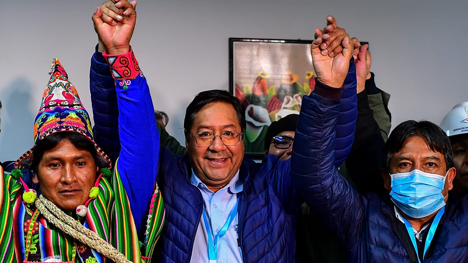 Bolivya'da düzenlenen genel seçimleri Sosyalizm Hareketi Partisi adayı Luis Arce Catocora kazandı.