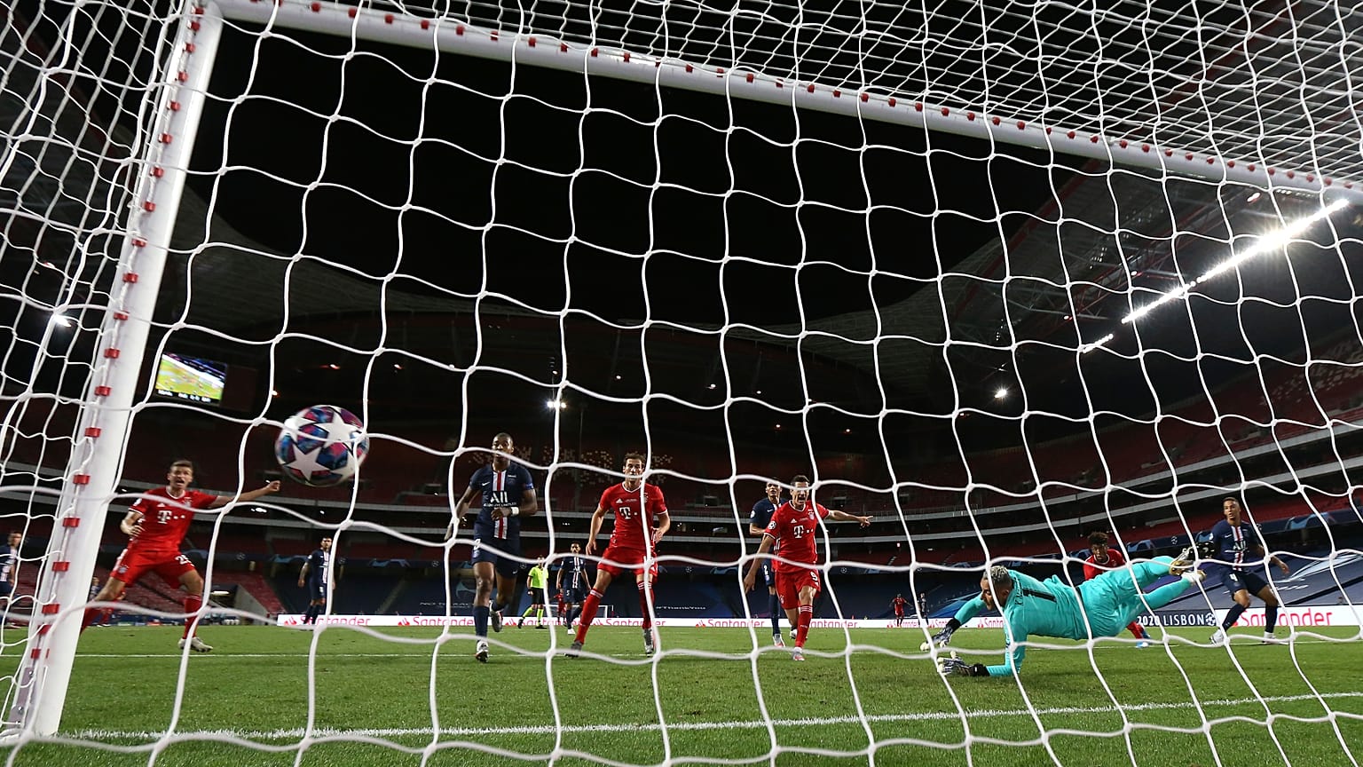 BL-kedd: PSG-Manchester United derbivel rajtol a főtábla