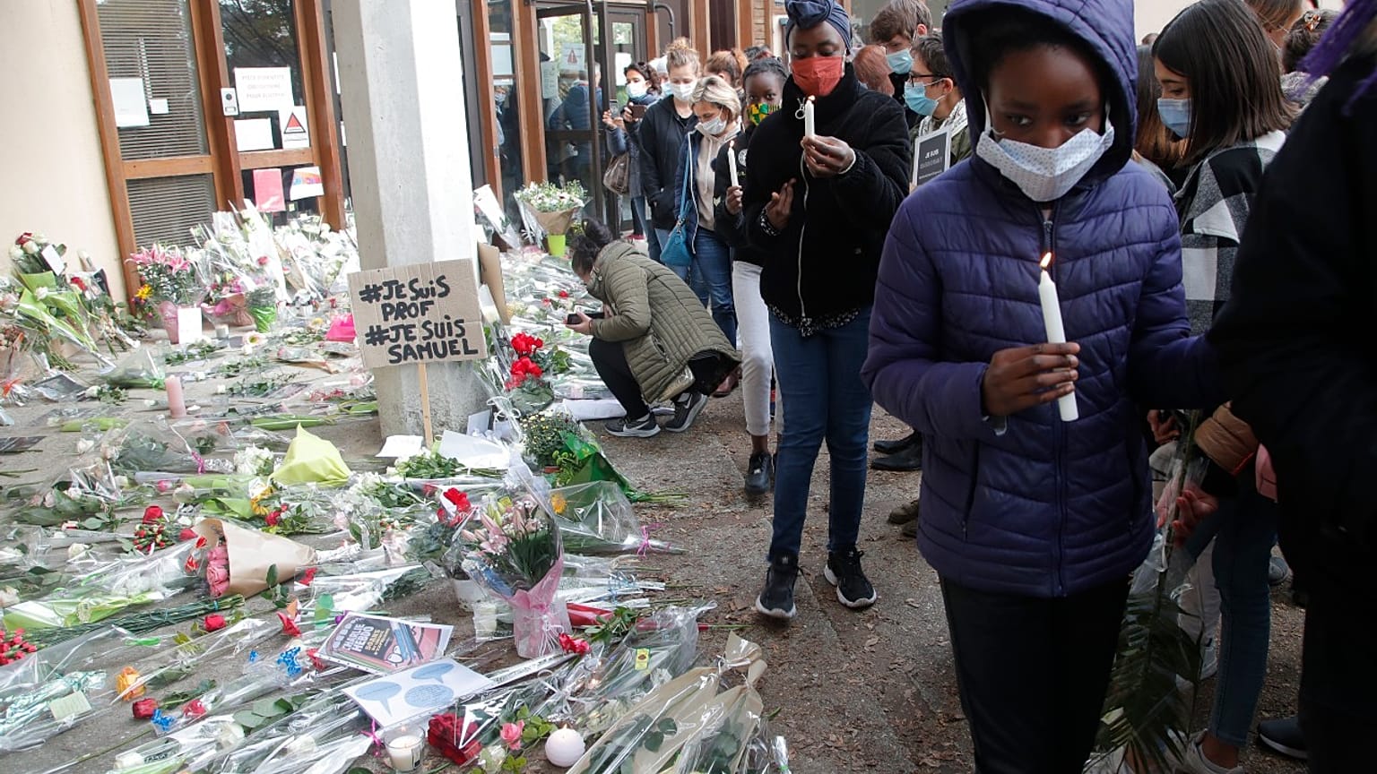 Vor der Schule in Conflans-Sainte-Honorine