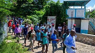 Mario Joseph, Anwalt für die Cholera-Opfer auf Haiti leitet einen Demonstrationszug zum einstigen UN-Lager in Mirebalais, 19.10.2020