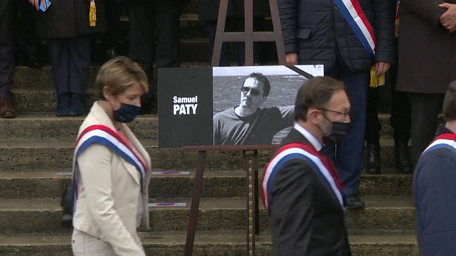 Deputados homenageiam professor decapitado