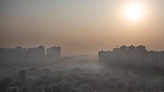  ضباب الصباح  يلف الأفق في ضواحي العاصمة الهندية نيودلهي. 2020/10/06