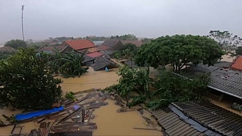 Decenas de muertos y graves daños materiales por inundaciones en Vietnam