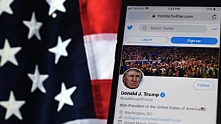 حساب تويتر للرئيس الأمريكي دونالد ترامب على هاتف محمول، أرلينغتون، فيرجينيا، الولايات المتحدة، 10 أغسطس 2020