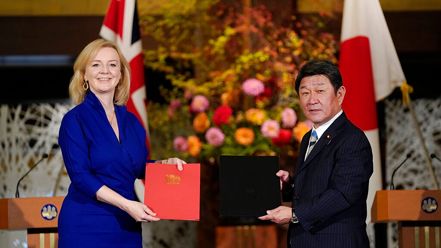 Brexit sonrası İngiltere yıllık 20 milyar dolarlık ticaret yaptığı Japonya ile yeni gümrük tarifeleri üzerinde anlaşmaya vardı.