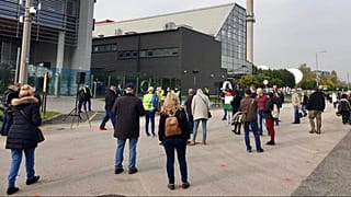 A demonstráció kezdetén gyülekező tüntetők
