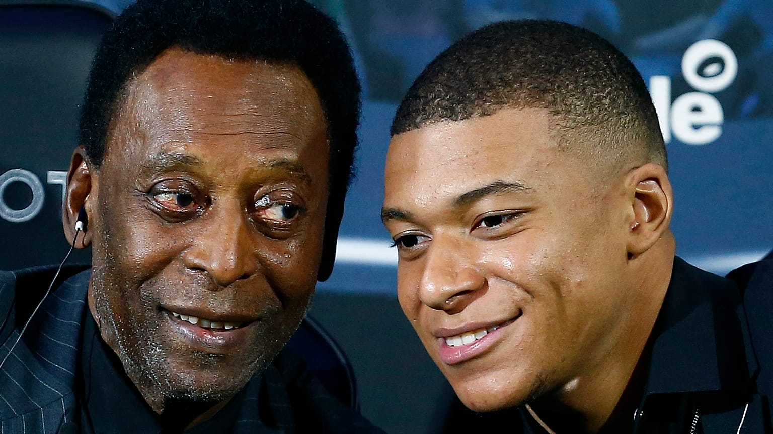 Pelé im April 2019 in Paris an der Seite des französischen Superstars Kylian Mbappé