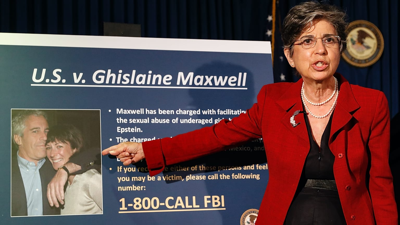 Audrey Strauss, New York-i államügyész ismerteti a Ghislaine Maxwell elleni vádakat 2020 júliusában