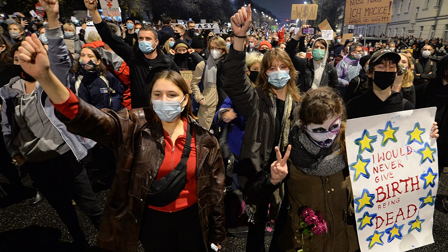 La Polonia si ribella dopo la stretta sull'aborto