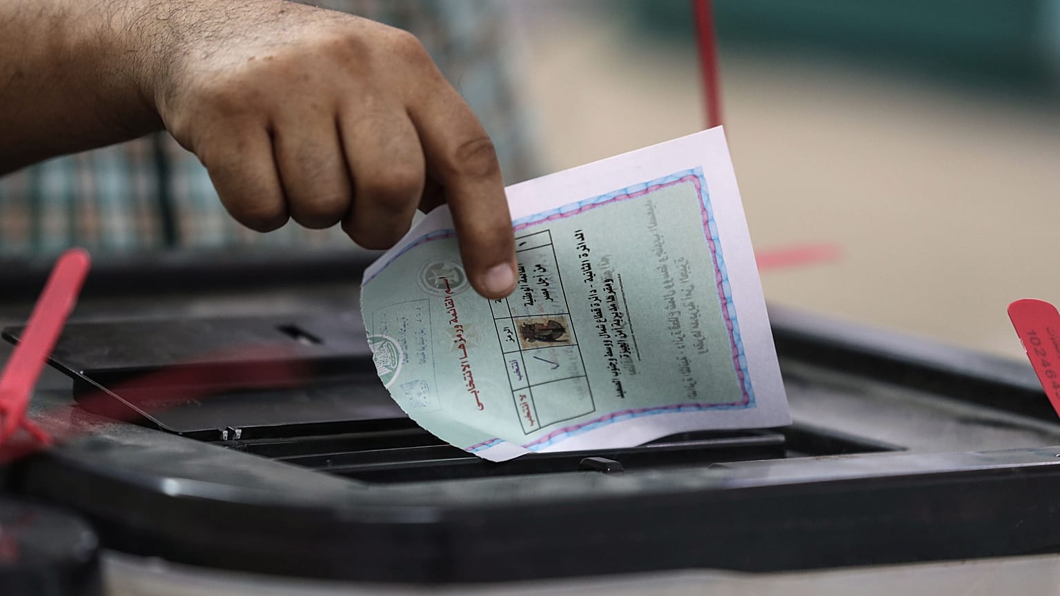 التصويت لانتخاب أعضاء البرلمان