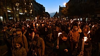 Rund 10.000 Demonstrierende zogen durch Budapest, um für die Autonomie der Theater-Uni einzutreten