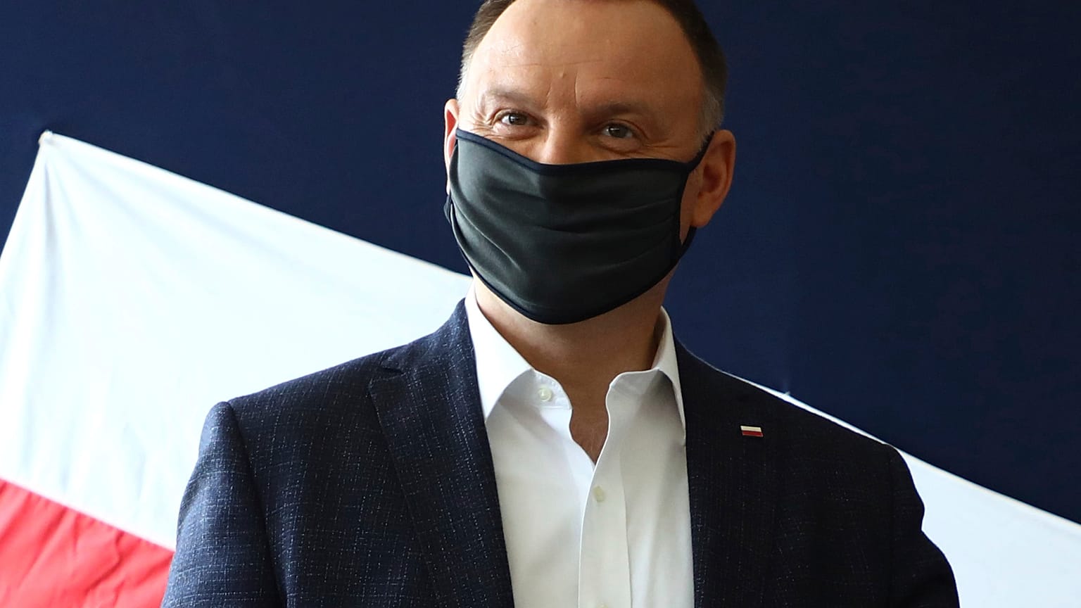 Az elnöki hivatal államtitkára szerint Duda elnök a fertőzöttsége ellenére jól érzi magát.