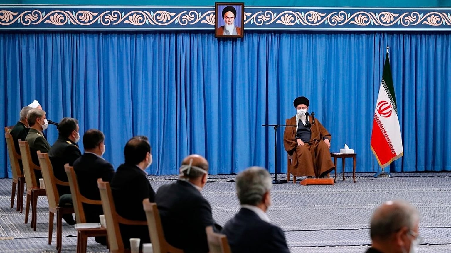 دیدار خامنه‌ای با روحانی و اعضا ستاد کرونا